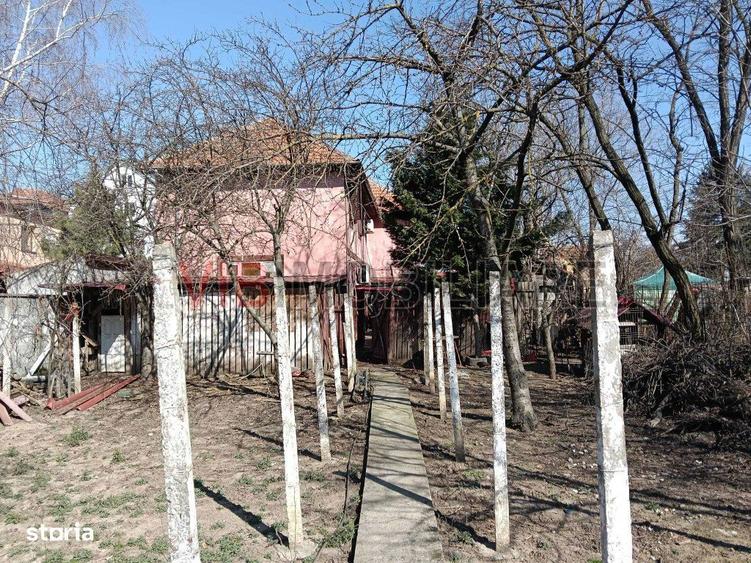 Casă cu 6 camere cu Teren 722 Mp în Aradului