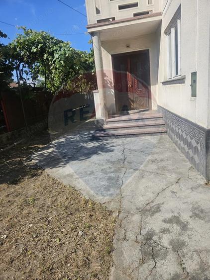 Casă cu 6 camere cu Teren 250 Mp în Central