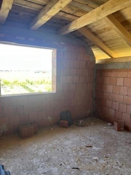 Casă individuală cu 4 camere cu Teren 300 Mp în Cihei