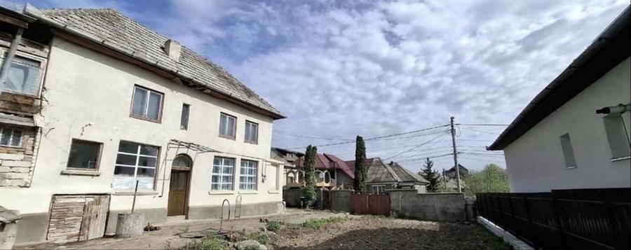 Casă cu 3 camere cu Teren 1600 Mp în Central