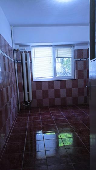 Apartament 2 camere decomandate de vanzare zona Cet - 8