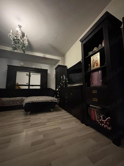 Apartament cu 3 camere decomandat în 1 Decembrie