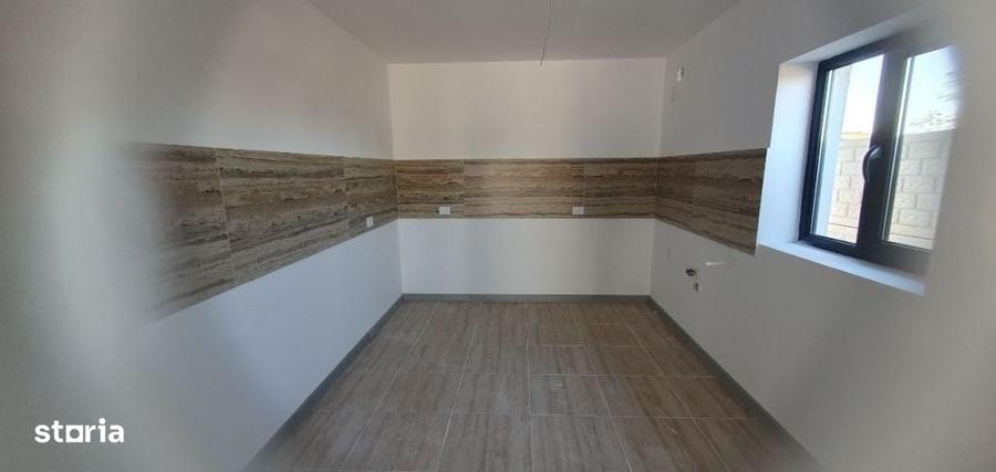 Casă cu 3 camere cu Teren 400 Mp în Cernele