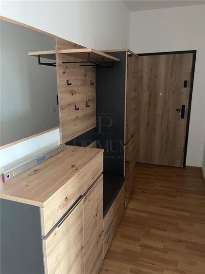 Apartament cu 3 camere semidecomandat în Fratelia