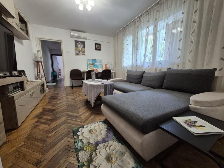 Apartament cu 3 camere semidecomandat în Circumvalațiunii