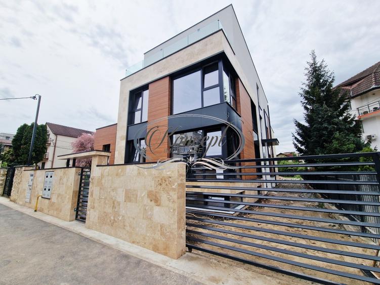 Apartament cu 4 camere semidecomandat în Andrei Mureșanu