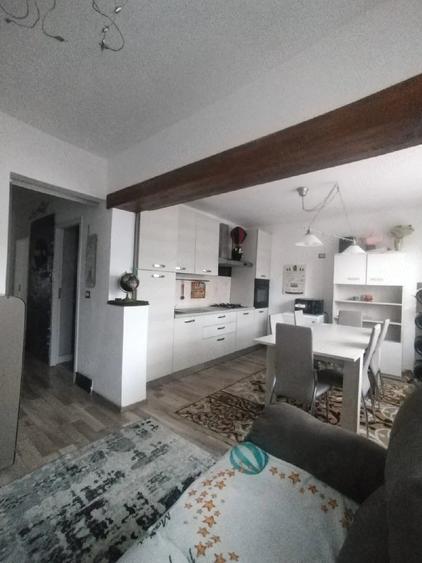 Apartament cu 3 camere decomandat în Tărnicioara