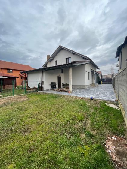 Casă cu 4 camere în Central