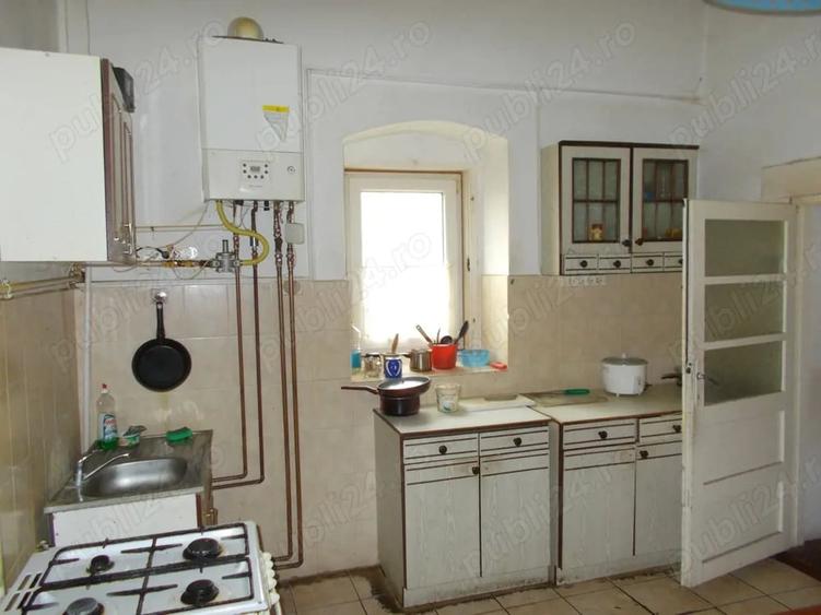 Casă cu 4 camere cu Teren 1800 Mp în Pișchia