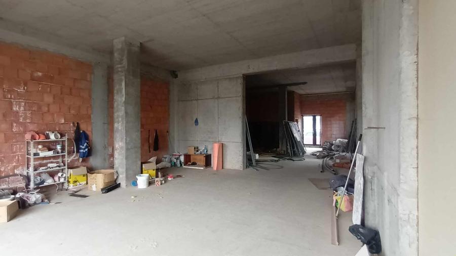 Spațiu comercial, de 150,000 mp, în Turnișor