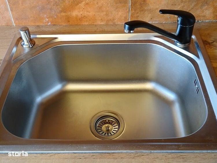 Apartament cu 3 camere semidecomandat în Victoriei
