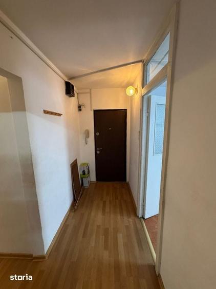 Apartament cu 4 camere decomandat în Micro 16