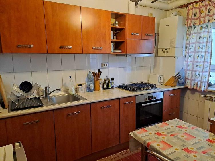 Apartament cu 3 camere decomandat în Central
