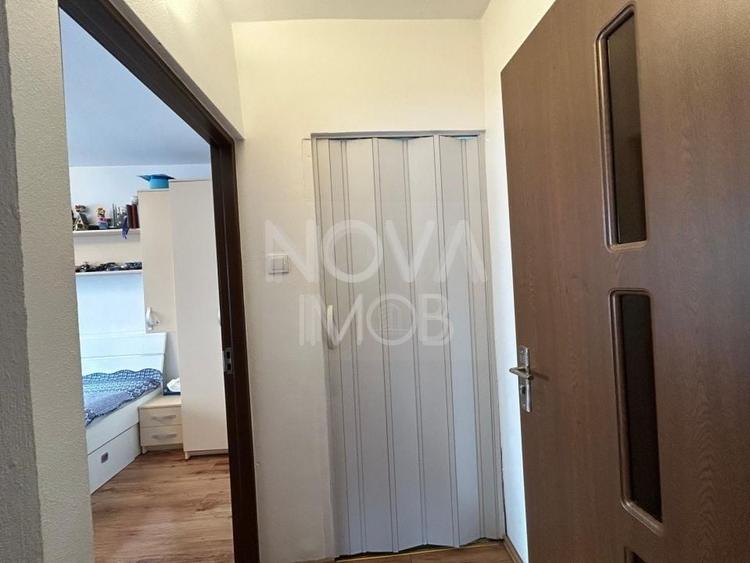 Apartament cu 3 camere semidecomandat în Turnișor
