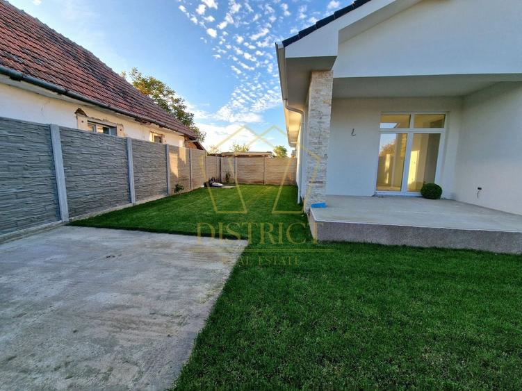 Duplex cu 3 camere cu Canalizare în Bucovăț (Remetea Mare)
