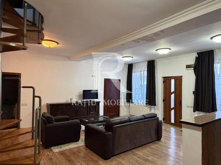 Apartament cu 4 camere decomandat, mobilat în Central