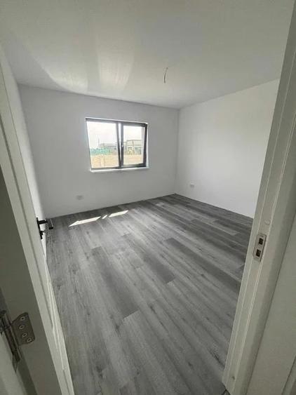 Casă individuală cu 4 camere cu Teren 320 Mp în Cârcea