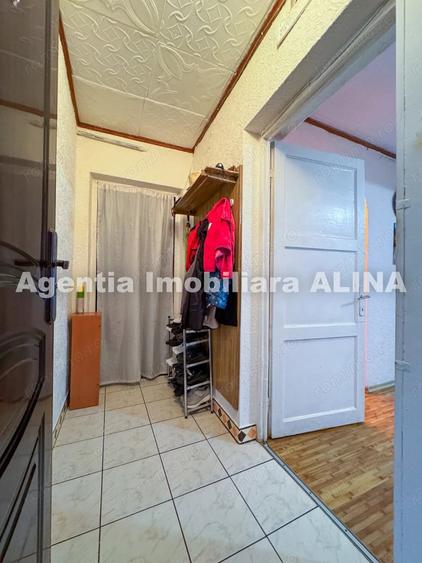 Apartament cu 3 camere semidecomandat în Gojdu