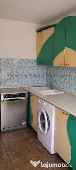 Apartament cu 4 camere decomandat în Central