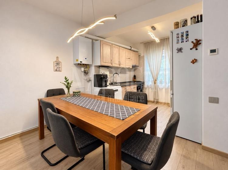 Apartament cu 4 camere semidecomandat în Central