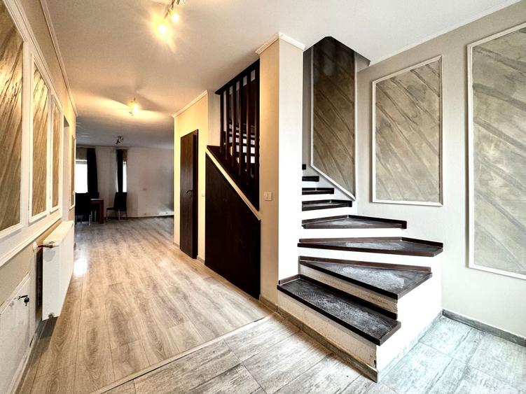 Duplex cu 5 camere cu Canalizare în Dumbrăvița