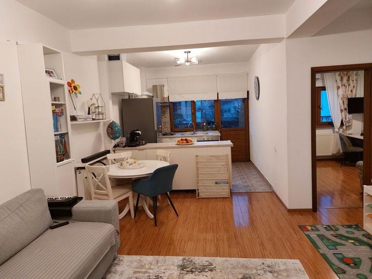 Apartament cu 2 camere semidecomandat în Brâncoveanu