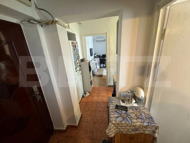 Apartament 2 camere, decomandat, cartier 9 Mai - 4