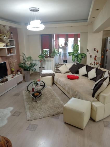 Apartament cu 2 camere decomandat, mobilat în Intim