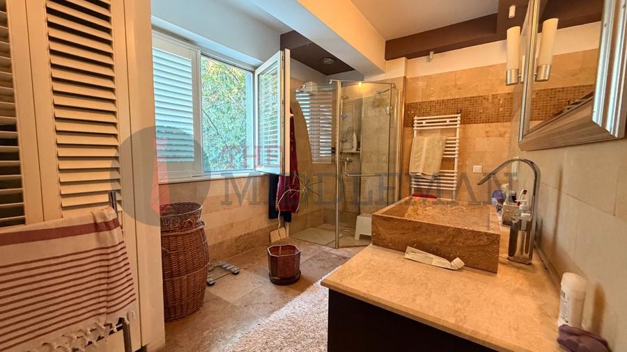 Apartament cu 5 camere decomandat, mobilat în Băneasa