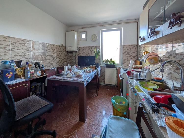 Apartament cu 4 camere decomandat în Dârste