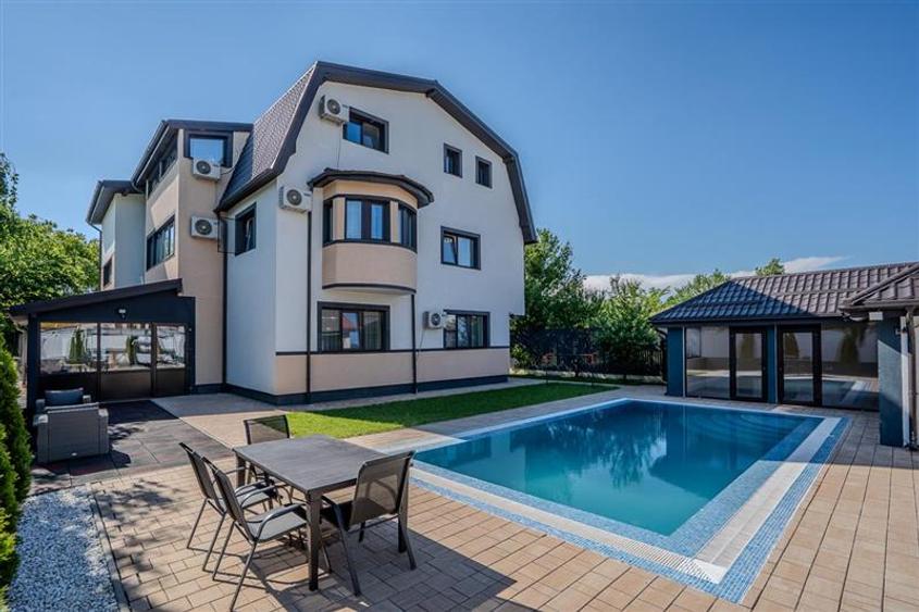 Casă individuală cu 9 camere cu Piscina în Central