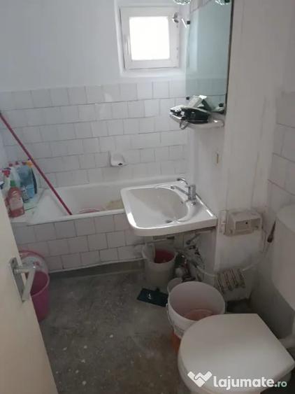 Apartament cu 3 camere decomandat în Decebal
