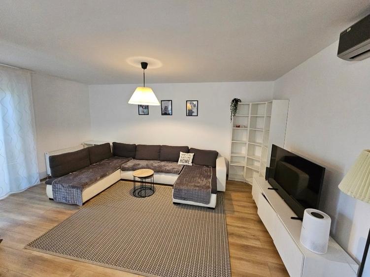 Apartament cu 3 camere decomandat, mobilat în Central
