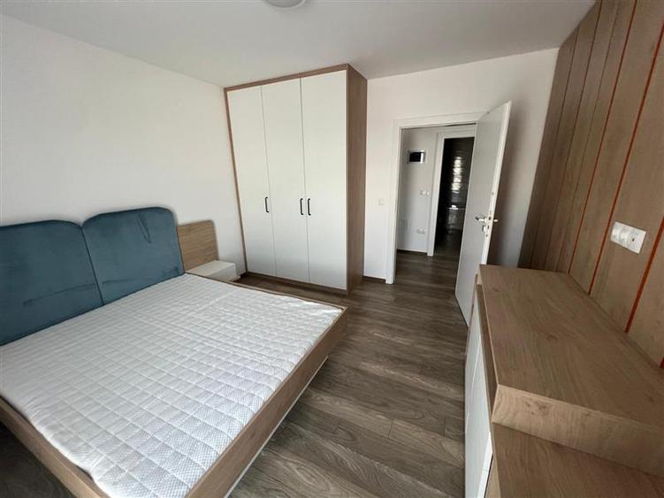 Apartament cu 3 camere decomandat în Libertății