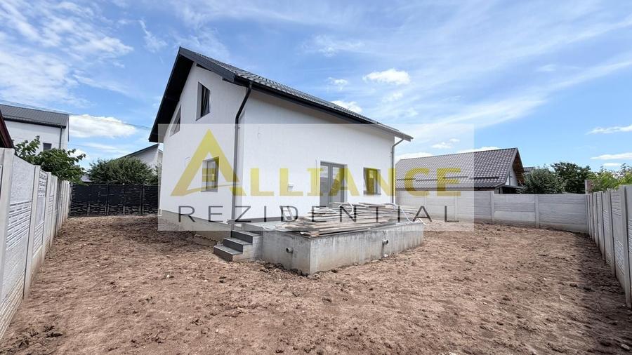 Casă individuală cu 4 camere cu Canalizare în Berceni