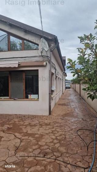 Spațiu comercial, de 800 mp, în Gruiu