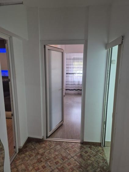 Apartament cu 3 camere decomandat, mobilat în Crângași