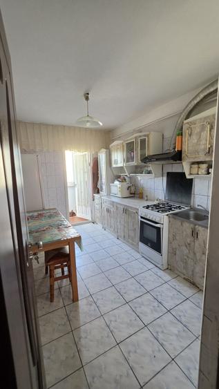 Apartament cu 3 camere decomandat în Metalurgie