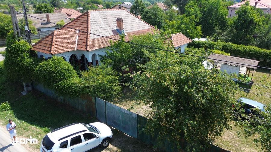 Casă cu Teren 1000 Mp în Stâlpeni