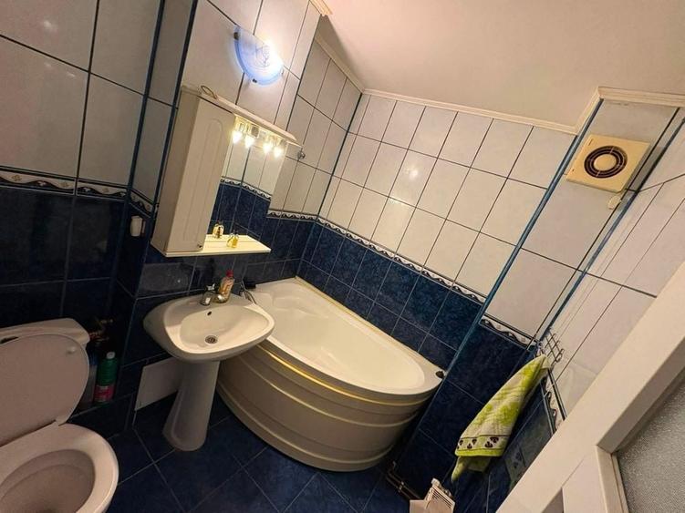 Apartament cu 4 camere decomandat în Central