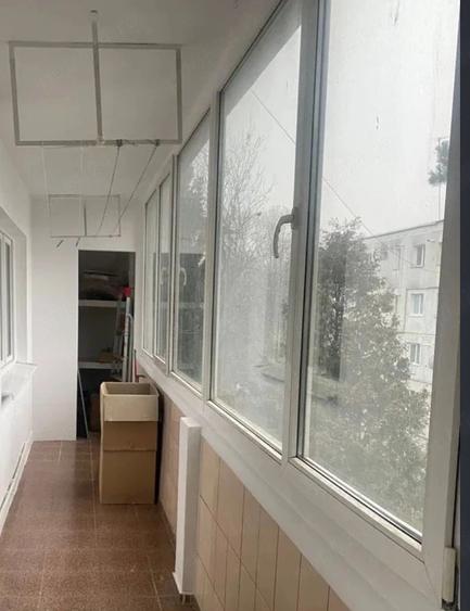 Apartament cu 3 camere decomandat în Titan