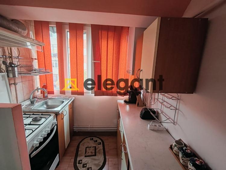 Apartament cu 3 camere semidecomandat, mobilat în 1 Mai