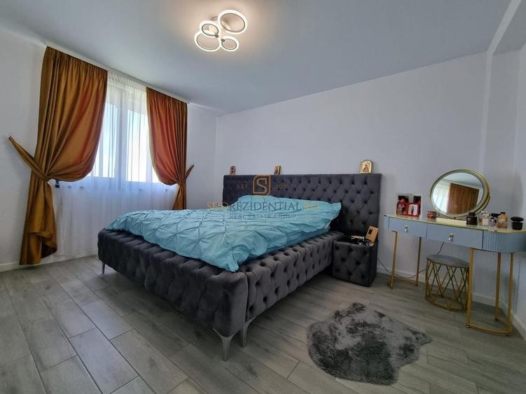 Casă individuală cu 5 camere cu Piscina în Exterior Est