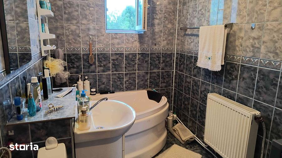 Casă cu 4 camere cu Teren 500 Mp în Republicii