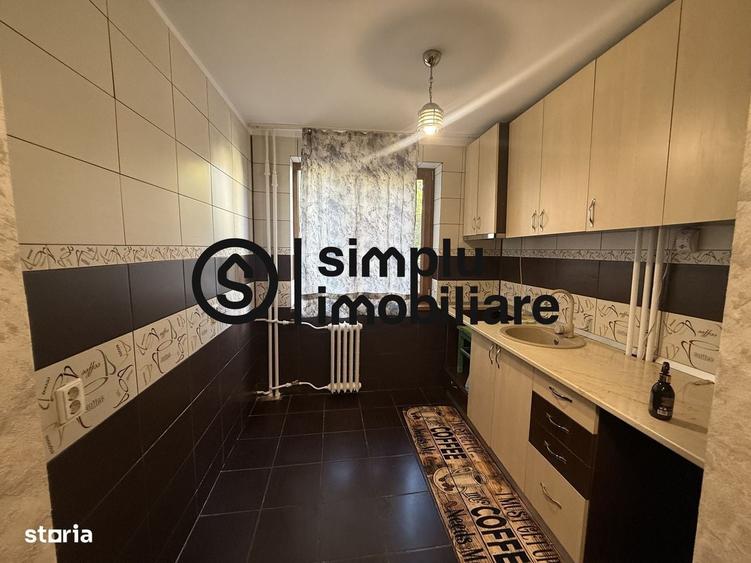 Apartament cu 3 camere semidecomandat în Titulescu