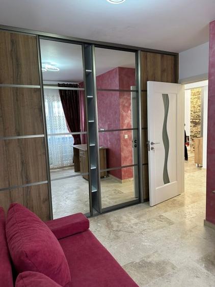 Apartament cu 3 camere semidecomandat, mobilat în Baciu