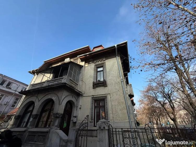 Apartament cu 3 camere decomandat în Capitale