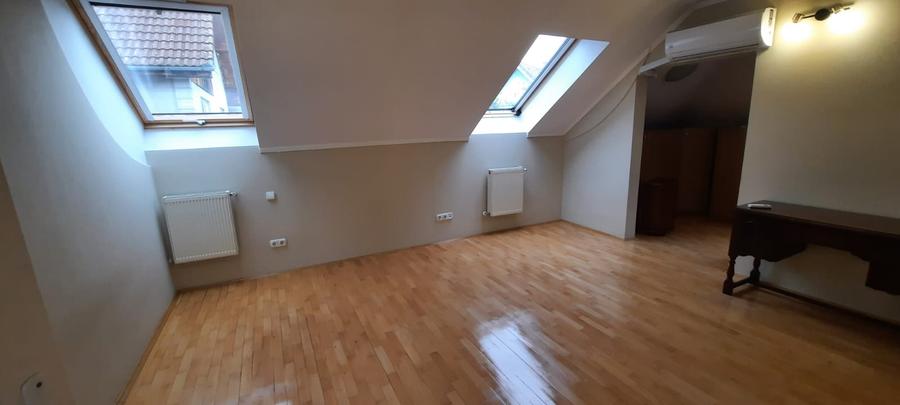 Casă individuală cu 5 camere cu Canalizare în 7 Noiembrie