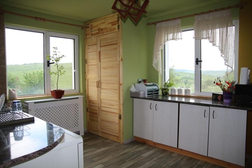 Casă cu 3 camere cu Teren 1000 Mp în Deușu