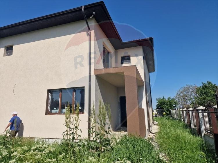 Casă individuală cu 5 camere cu Teren 770 Mp în Săftica